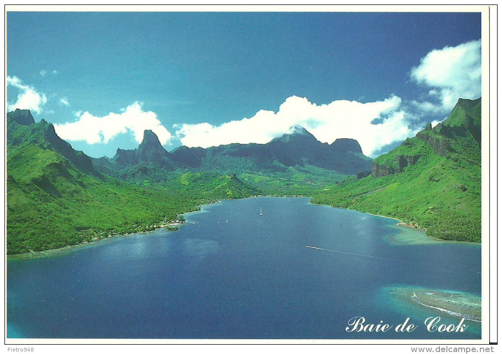 Moorea, Polynesie Francaise, Aerial View Of Cook's Bay - Baia Di Cook - Frans-Polynesië