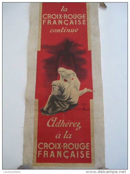 Croix Rouge Française/La Croix Rouge Française Continue/Villemot/Publicited/Entoilée/Vers 1940-1944     AFF12 - Posters