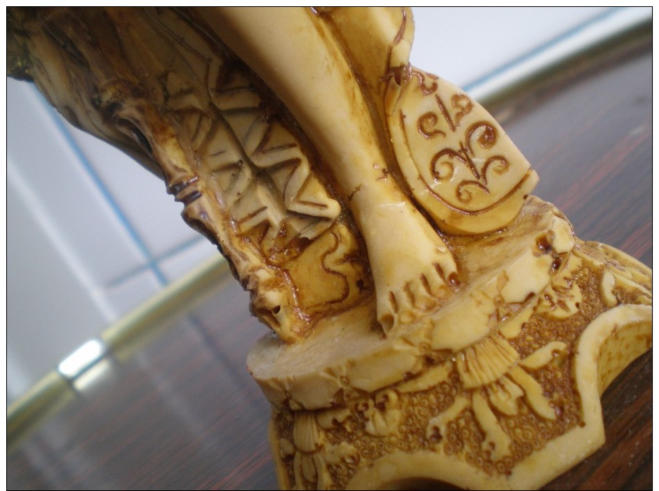belle sculpture asiatique matiere os?ivoire??