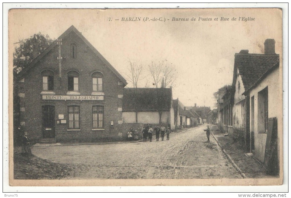 62 - BARLIN - Bureau De Postes Et Rue De L'Eglise - Barlin