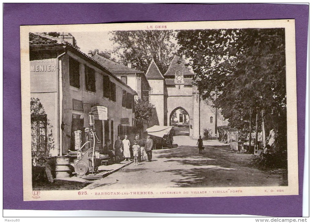 BARBOTAN-les-THERMES - Intérieur Du Village - Vieille Porte - (Pompe à Essence ) - - Barbotan