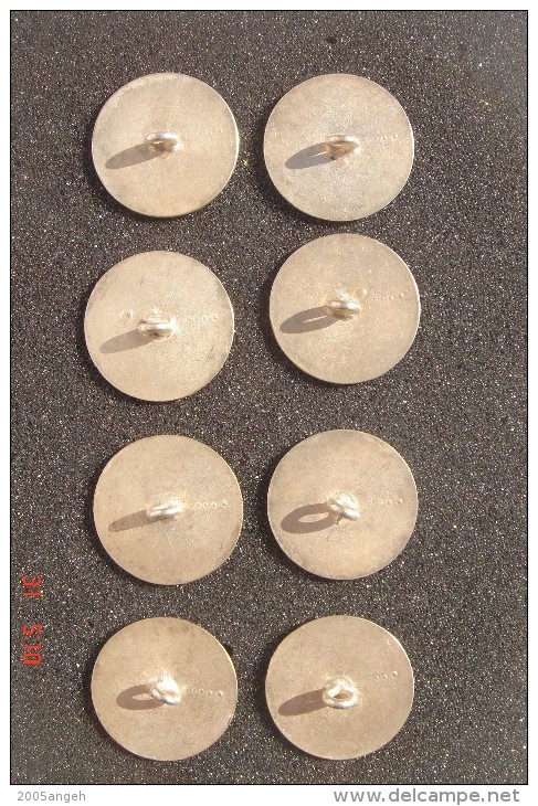 Lot De 8 Boutons En Argent Peut être Du Viêt Nam Très Bon état. Poids Total 43 Grs - Diamètre 27 Mm - - Autres & Non Classés