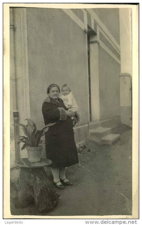 PHOTO DE GRAND MERE AVEC ENFANT - Genealogy