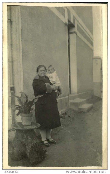 PHOTO DE GRAND MERE AVEC ENFANT - Généalogie