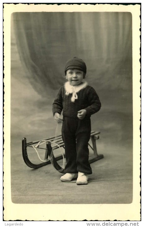 PHOTO D ENFANT AVEC LUGE BERNARD ROGET OU ROYET - Genealogie