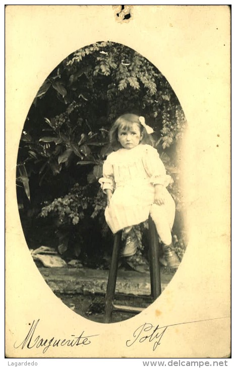 PHOTO FILLETTE MARGUERITE POTY TROU DE PUNAISE - Genealogía