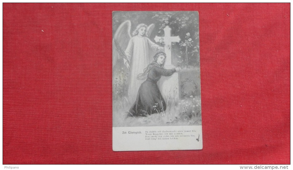 Woman Praying On Parents Grave Elterngrab=====ref 2014 - Funérailles
