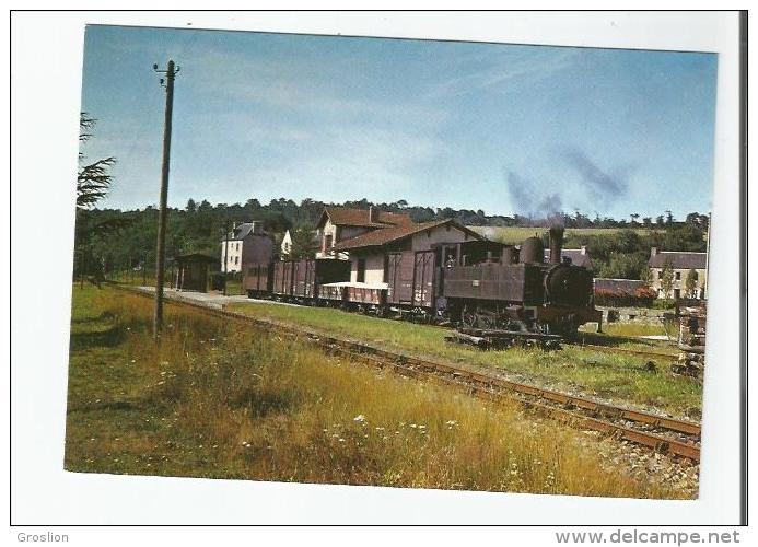 UN TRAIN VAPEUR MARCHANDISE VOYAGEUR EN GARE DE HUELGOAT LOCMARIA 14 LOCOMOTIVE 230 T E 322 - Huelgoat