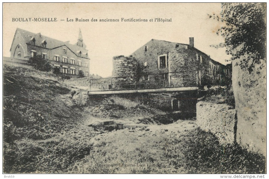 57 BOULAY MOSELLE - LES RUINES DES ANCIENNES FORTIFICATIONS ET L HOPITAL - Boulay Moselle