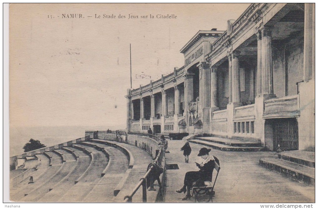 Cpa 1923 Namur. Vua Animée Du Stade Des Jeux Sur La Citadelle. N°15 Grand Magasin De La Station, Namur - Namur