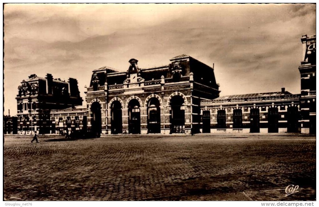 59-CAMBRAI...LA GARE..CPSM PETIT FORMAT - Cambrai