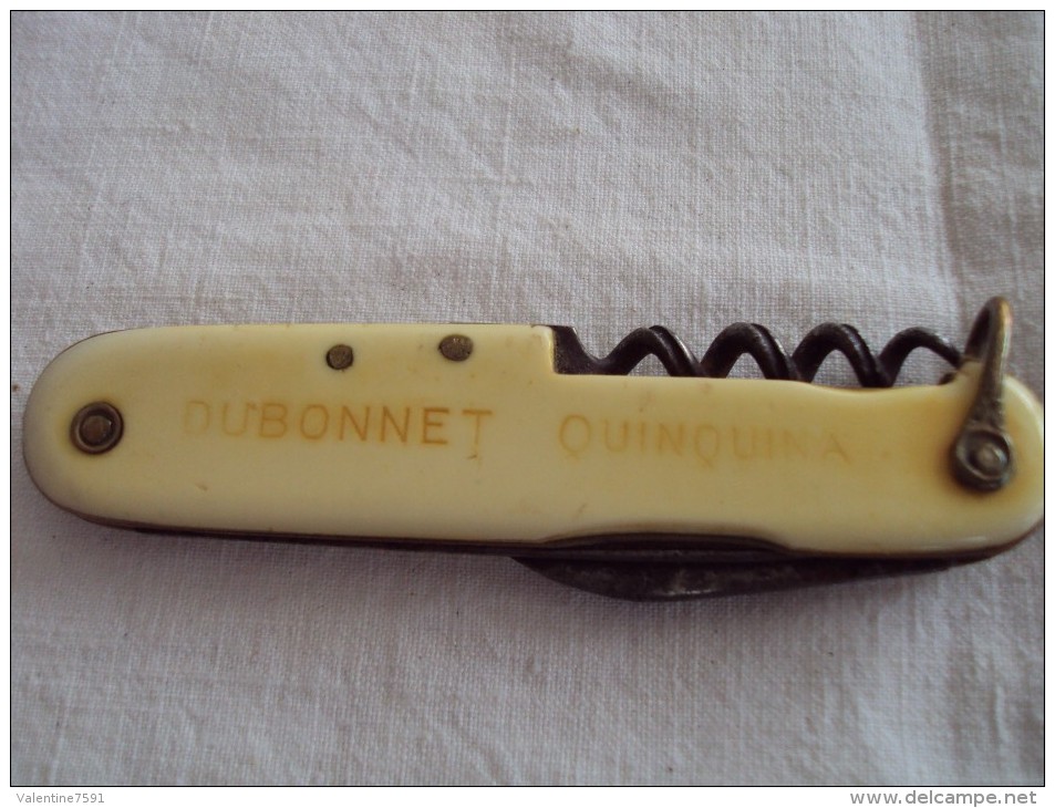 très vieux couteau- tire-bouchon  " DUBONNET QUINQUINA" rouillé en l'état                                       25 euros