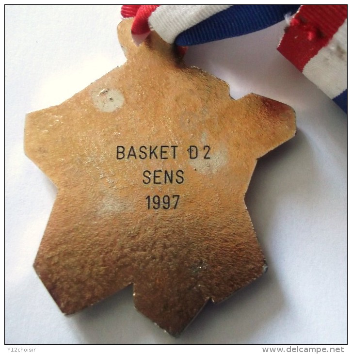 MEDAILLE FRANCE BLEU BLANC ROUGE  FSPF . BASKET D2 SENS 1997 YONNE BOURGOGNE FRANCHE COMTE - Autres & Non Classés