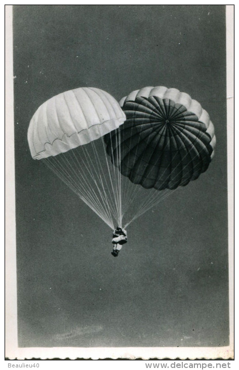 TRANSPORTS - PARACHUTES - ( Photo) - Parachutespringen