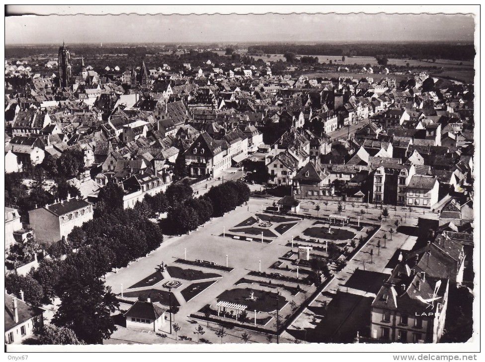 SELESTAT-SCHLETTSTADT (Bas-Rhin)  Vue Générale Sur Le Square - Carte Grand Format - VOIR 2 SCANS - - Selestat