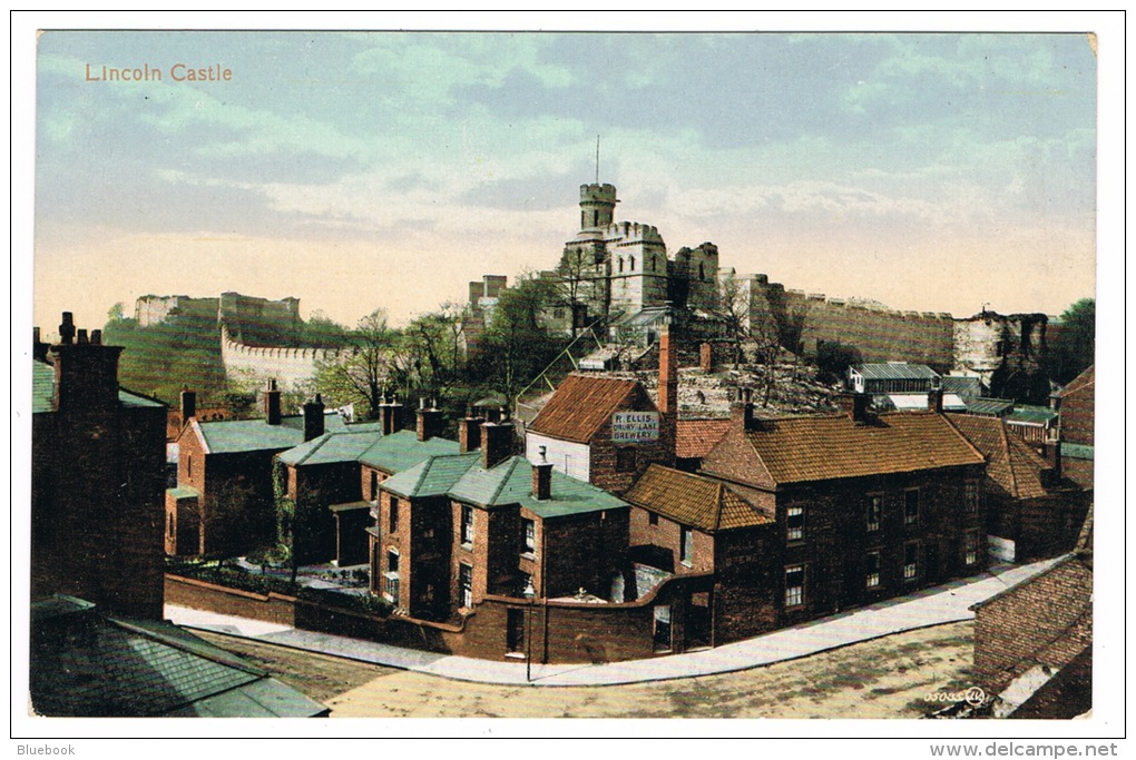 RB 1058 -  Early Postcard - Houses &amp; Lincoln Castle - Lincolnshire - Lincoln