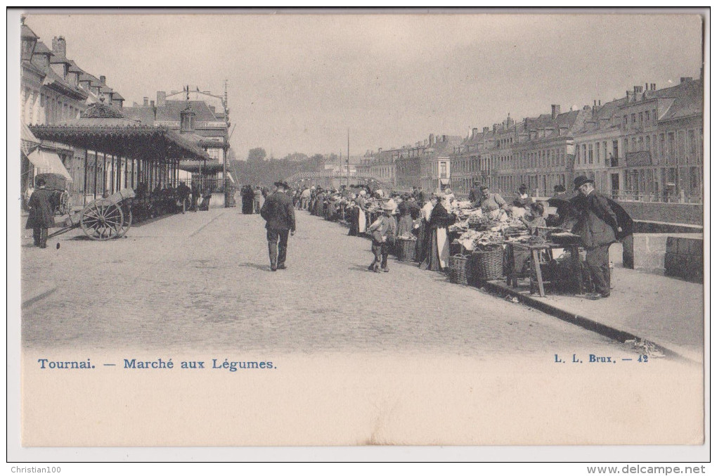 TOURNAI : MARCHE AUX LEGUMES DEVANT LA POISSONNERIE - L.L. - 2 SCANS - - Tournai