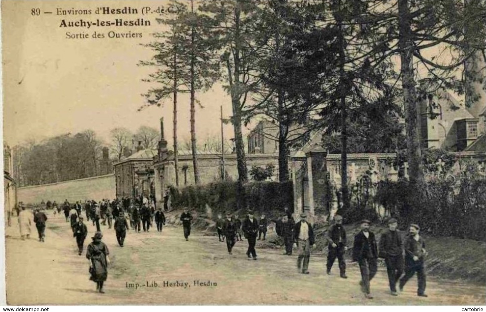 Dépt 62 - AUCHY-LÈS-HESDIN - Sortie Des Ouvriers - Très Animée - Autres & Non Classés