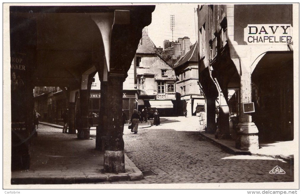 22 - DINAN - Vieilles Maisons De La Rue Des Cordeliers - Chapellerie DAVY - Dinan