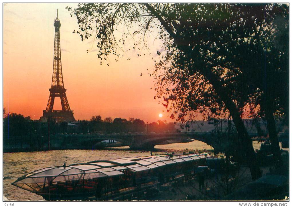 CPM - 75 - PARIS - Coucher De Soleil Sur La Tour Eiffel Et La Seine - Tour Eiffel