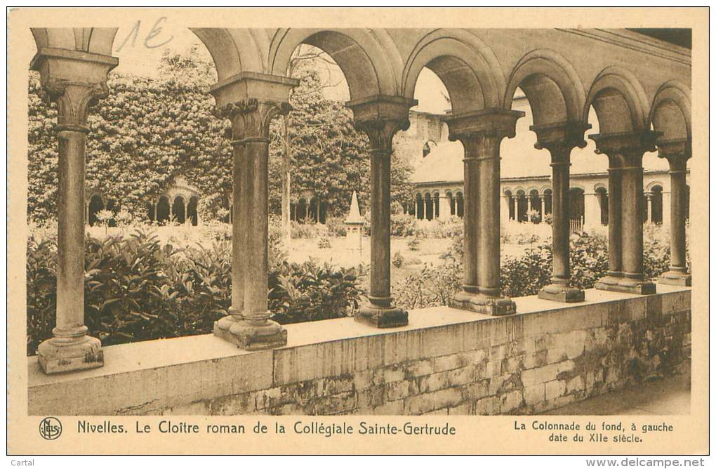 NIVELLES - Le Cloître Roman De La Collégiale Sainte-Gertrude.  La Colonnade Du Fond, à Gauche - Nivelles