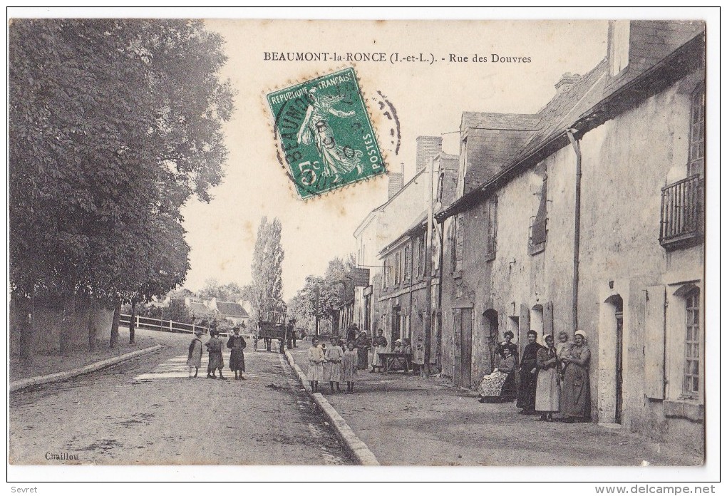 BEAUMONT-la-RONCE. - Rue Des Douvres.  Beau Cliché.Carte TRES RARE - Beaumont-la-Ronce