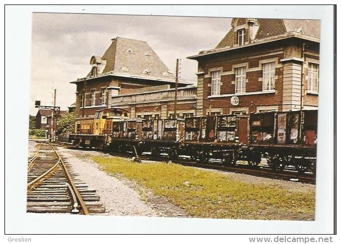 GARE DE DENAIN MINES (59) 03 LOCOMOTIVE BRISSONNEAU N° 29 DU CH DE FER D'ANZIN MANOEUVRANT UNE RAME DE WAGONS 1981 - Denain