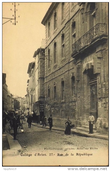 C.P.A. - ARLES - N° 27 Photo-Douzon  - Collége D'Arles - Rue De La République - TBE - - Arles