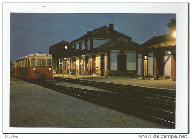 CARHAIX (29) GARE 04 CH DE FER REGIONAUX ET URBAINS RESEAU BRETON LA GARE DE NUIT AVEC UN AUTORAIL DE DION - Carhaix-Plouguer