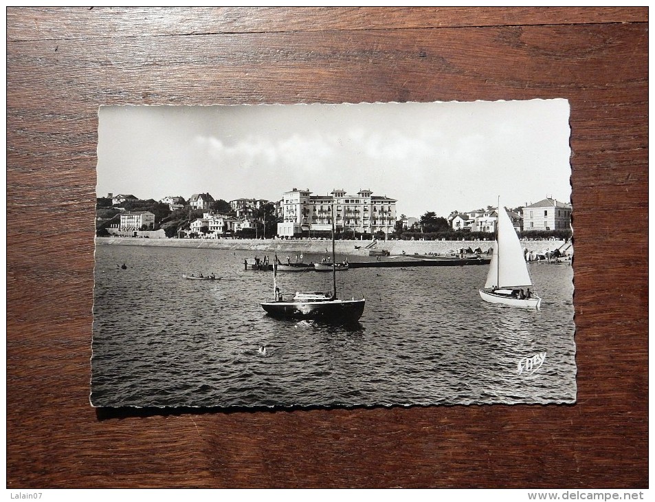 Carte Postale Ancienne : St-Jean De Luz : Boulevard De La Jetée Et Hotel Du Golf - Ciboure