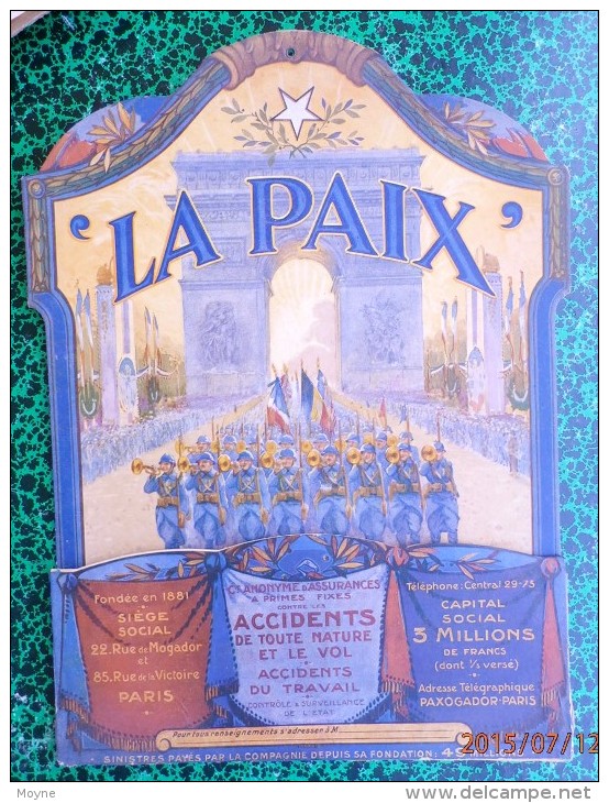 PUBLICITE  PLV  Pour ASSURANCE LA PAIX - Bordures Vertes à Palmes, Deux Griffons Ailés Dorés - Femme Ailée Art Déco , - Targhe Di Cartone