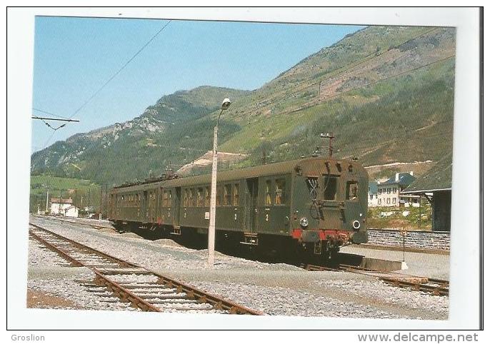 BEDOUS (64) GARE 551 LIGNE DE PAU A CANFRANC (89 KM) TRAIN DE VOYAGEURS EN GARE AVEC AUTOMOTRICE Z 4412 EN AVRIL 1980 - Altri & Non Classificati