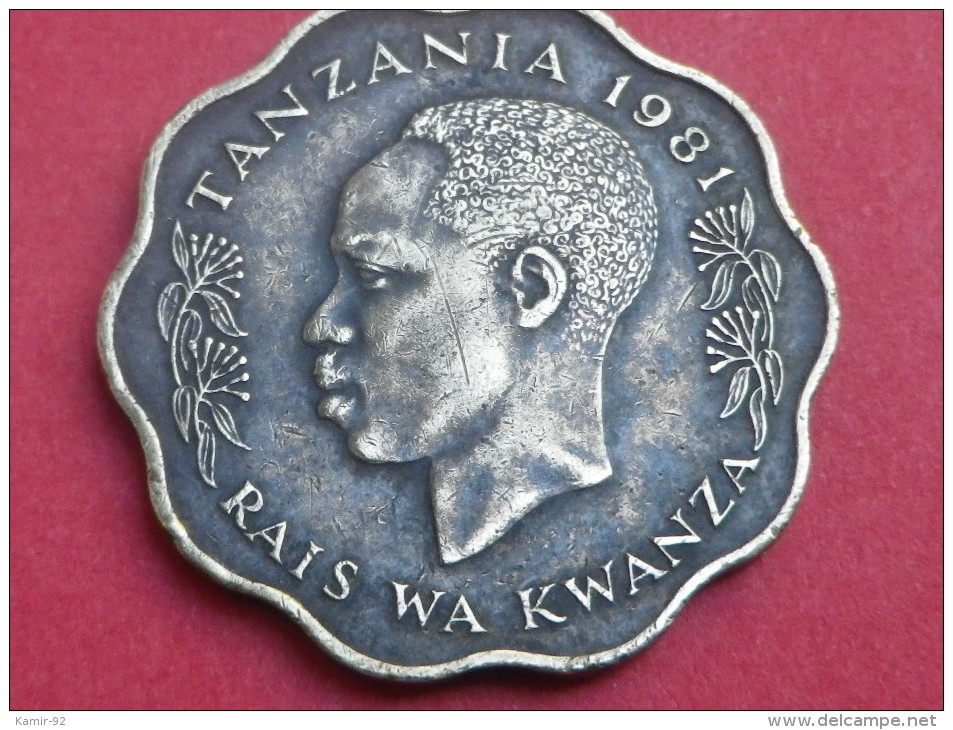 TANZANIE 10  SENTI KUMI  1981        NICKEL LAITON TTB - Tanzanie