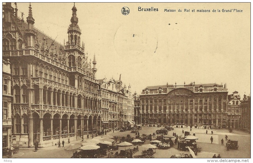 Brussels - Bruxelles.  Maison Du Roi Et Maisons De La Grand Place.   Sent To Denmark 1935.    Belgium.   S-2324 - Monuments