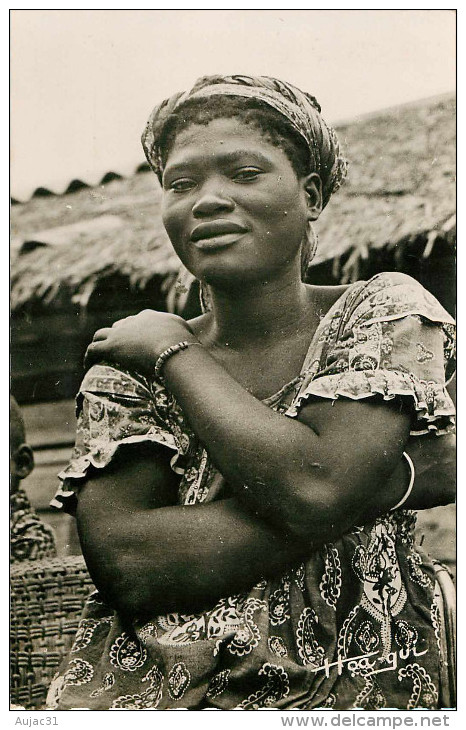 Afrique - Femmes - Congo - Brazzaville - Pointe Noire - Jeune Femme ( Cliché Cauchettier ) - Hoa Qui - Bon état Général - Pointe-Noire