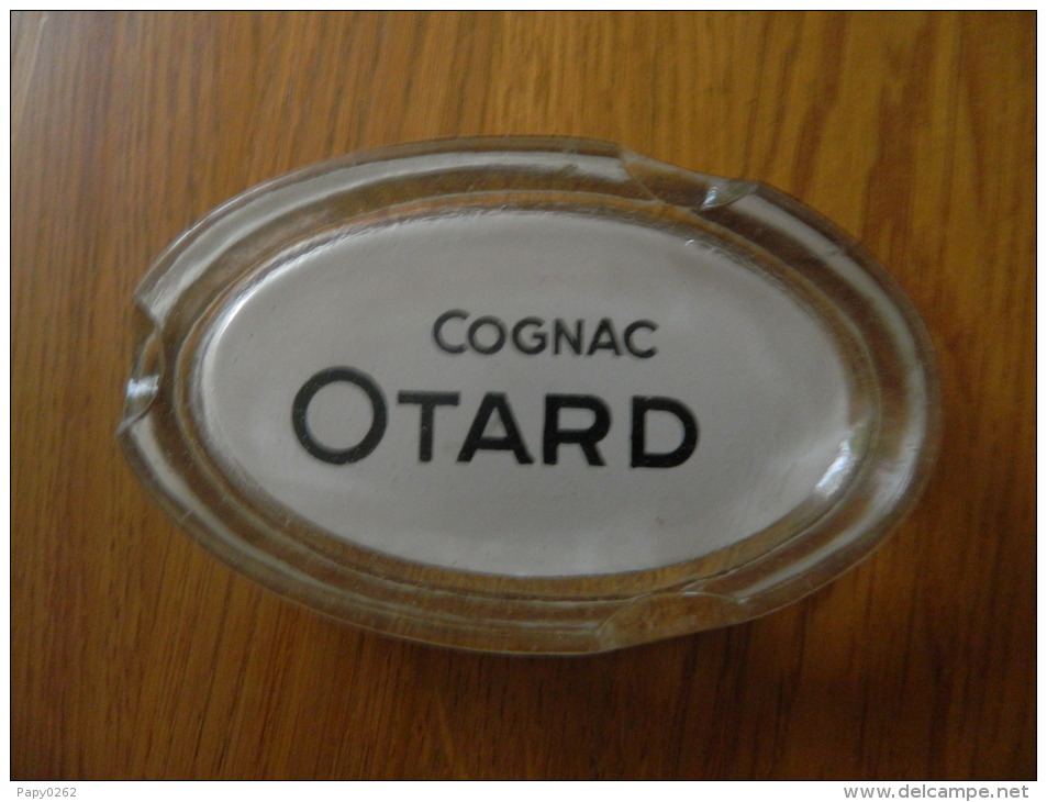 2966)  CENDRIER - COGNAC OTARD - Verre