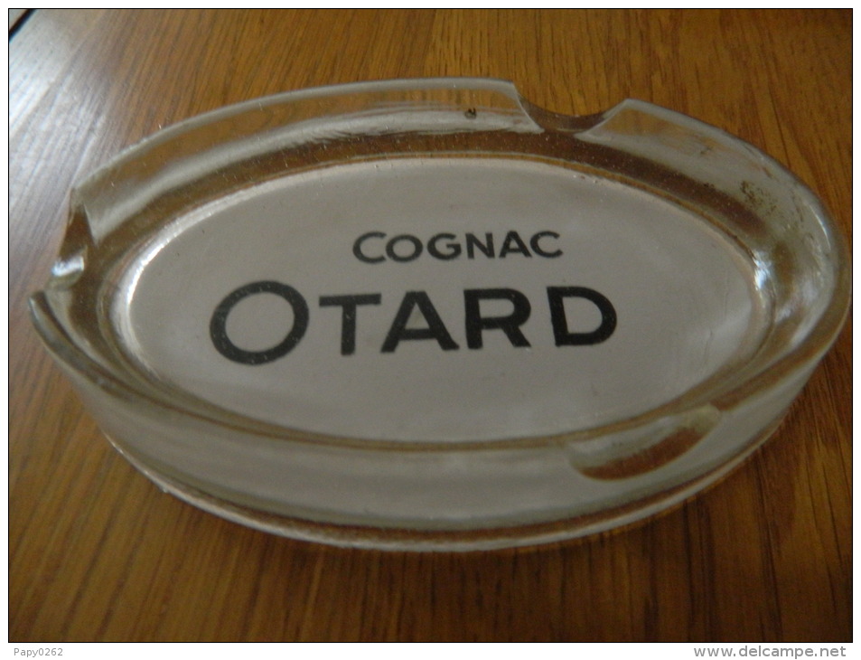 2966)  CENDRIER - COGNAC OTARD - Vidrio