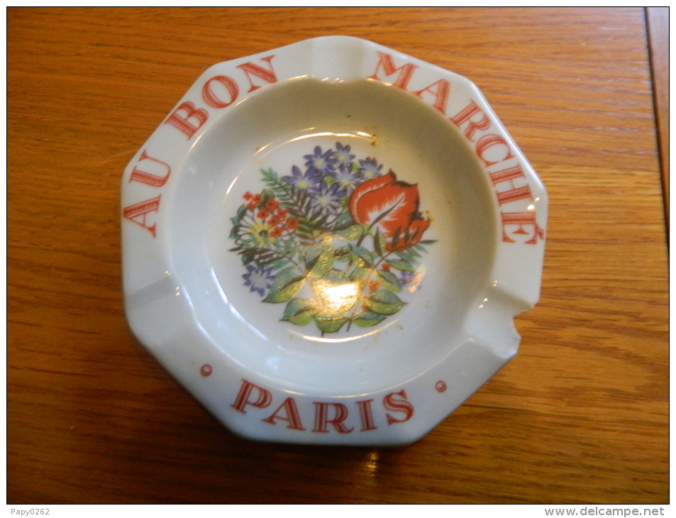 2973)  CENDRIER -  PARIS - AU BON MARCHE - Porcelana