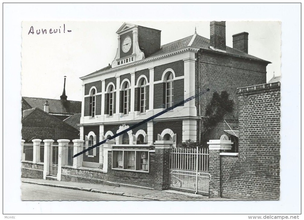 CPM - Auneuil  - La Mairie - Auneuil