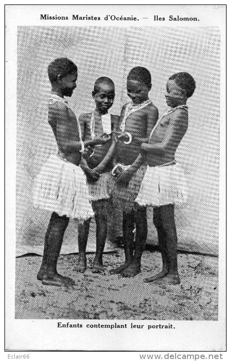 Missions Maristes D'Océanie. Iles Salomon Enfants Contemplant Leur Portrait  état Impeccable Animée Année 1930 X - Islas Salomon