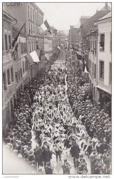 ECHTERNACH Groupe Dansants Musiciens( Trompette Policier ) C.P.S.M Format CPA Peu Courante - Echternach