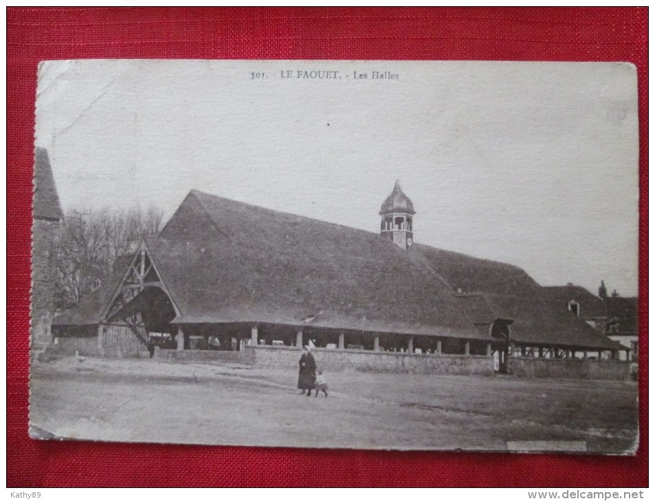 Le Faouet (morbihan) Les Halles Animée Timbrée 1925 - Piazze Di Mercato