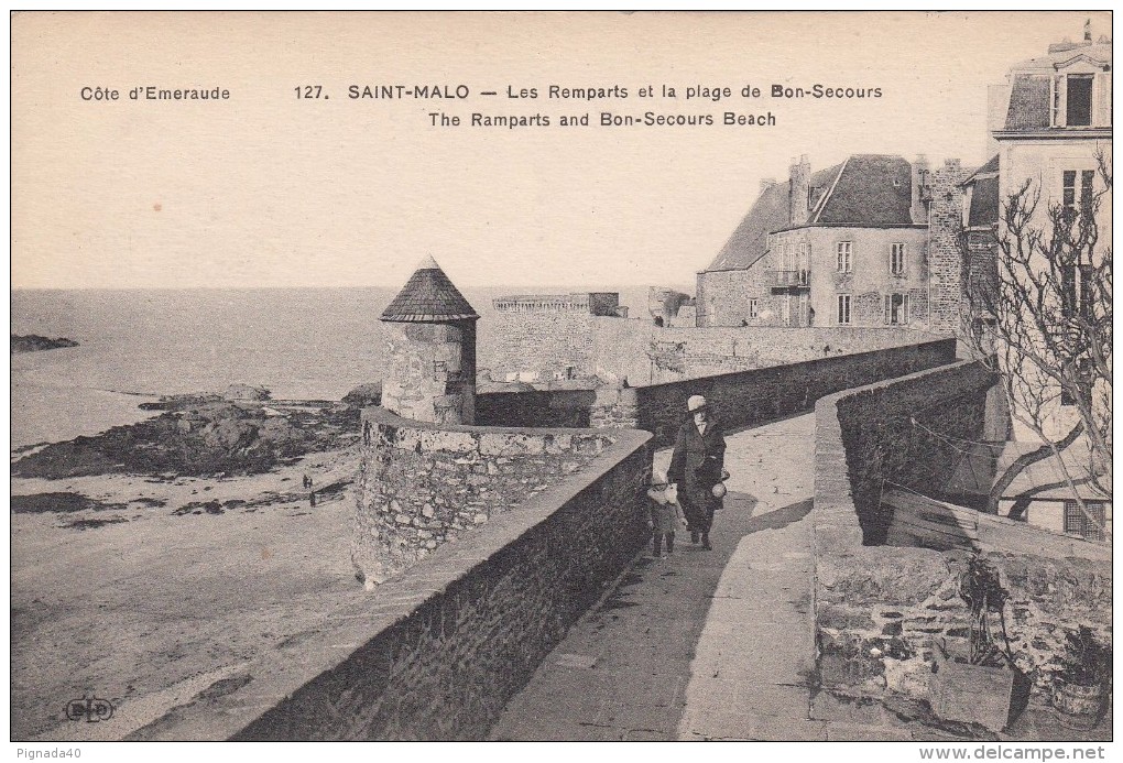 Cp , 35 , SAINT-MALO , Les Remparts Et La Plage De Bon-Secours - Saint Malo