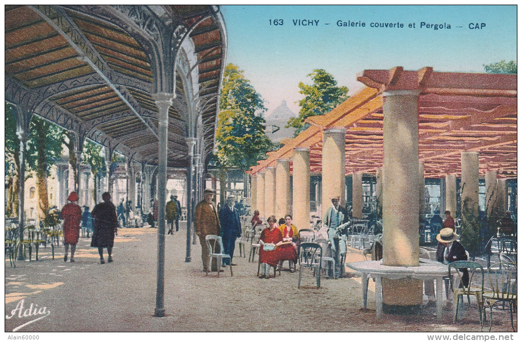 03 - VICHY - Galerie Couverte Et Pergola. - Animée. - Vichy