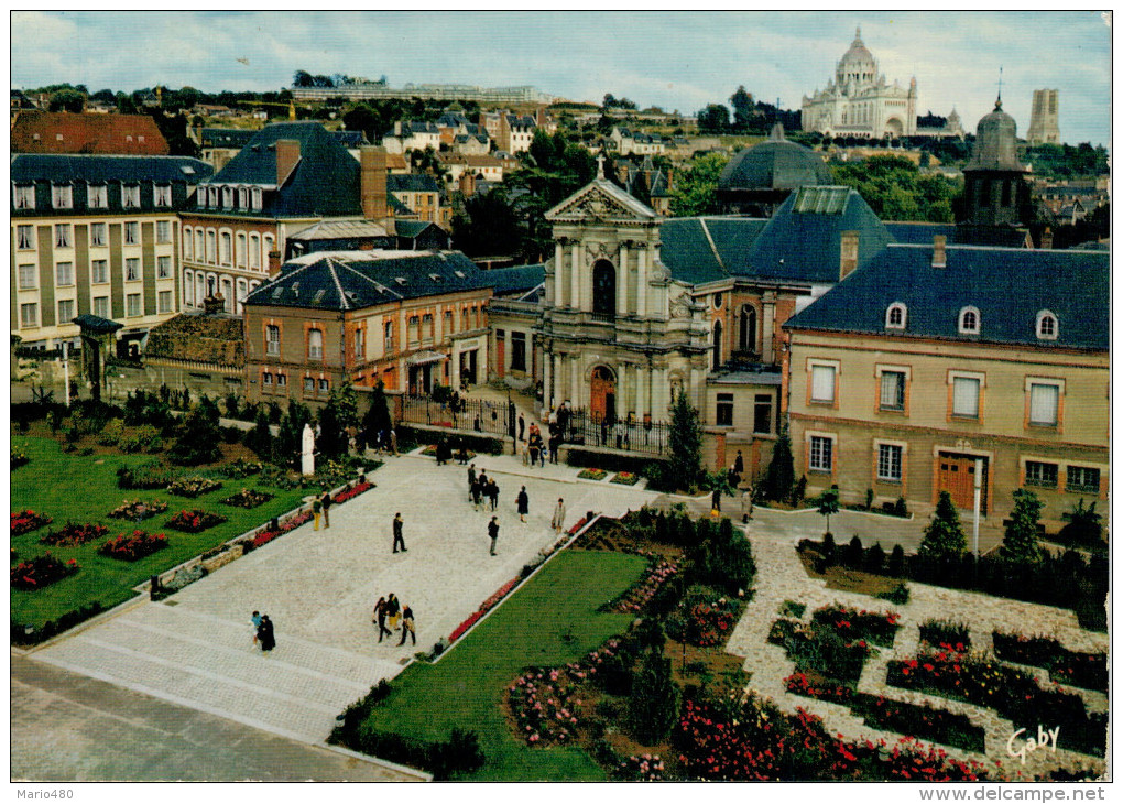 LISIEUX  LE CARMEL  A L'ARRIERE LA BASILIQUE    (VIAGGIATA) - Lisieux