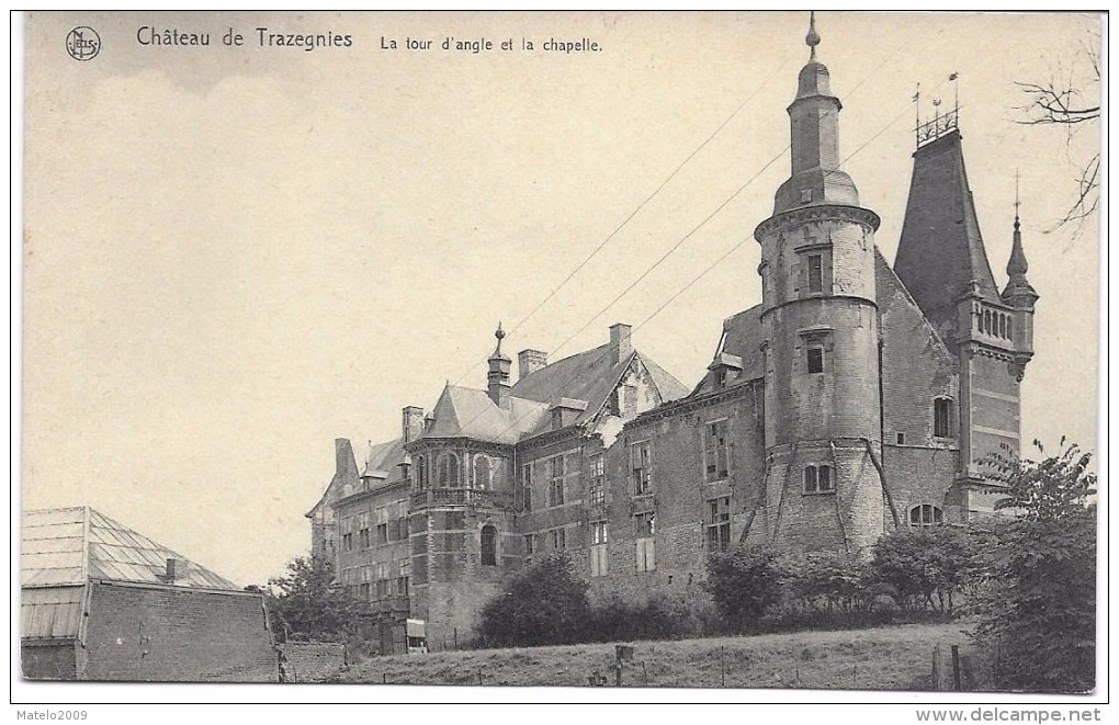 TRAZEGNIES (6183) La Tour D Angle Du Chateau Et La Chapelle - Courcelles