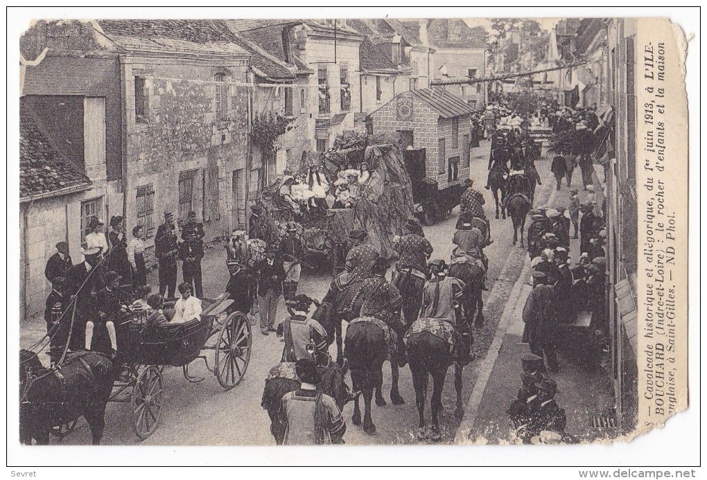 L´ ÎLE-BOUCHARD. - Cavalcade Du 1er Juin 1913. Le Rocher D'enfants Et La Maison Anglaise. Cliché Pas Courant - L'Île-Bouchard