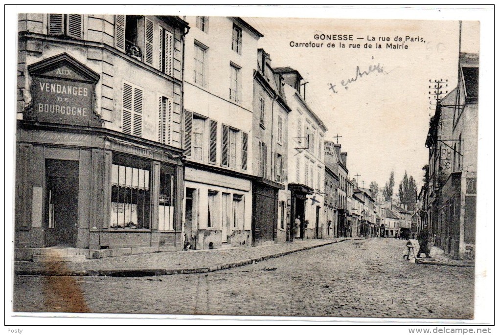 CPA - GONESSE - LA RUE DE PARIS - CARREFOUR DE LA RUE DE LA MAIRIE - AUX VENDANGES DE BOURGOGNE - CAFE - N/b - Vers 1919 - Gonesse