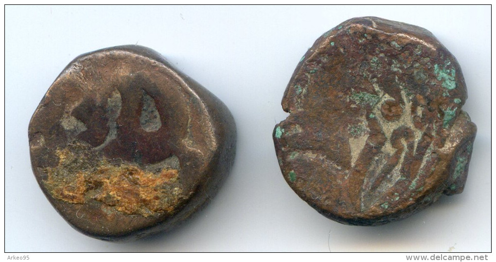 2 Dams Ou Demi-dams De Bronze Indiens Du 16e Siècle Trouvés En Arabie En 2005 - Islamische Münzen