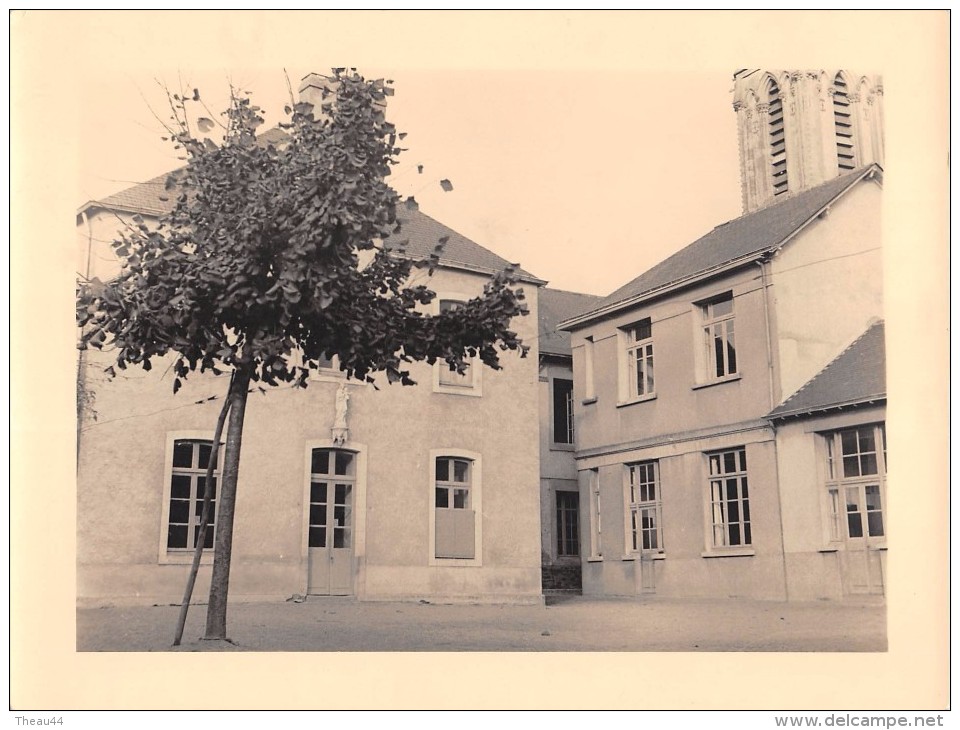 SAINT-SEBASTIEN-sur-LOIRE - Cliché Des Bâtiments De L´Ecole Du Photographe " B. Breton "  -  Eglise - Voir Description - Saint-Sébastien-sur-Loire